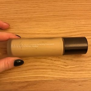 B E C C A  Aqua Luminous Perfecting Foundation